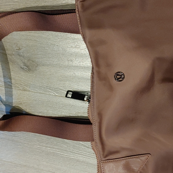 Lululemon l Large Shoulder bag l Pink - Picture 3 of 5